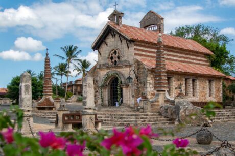 Iglesia - Tour Altos de Chavón - Stay Happy RD